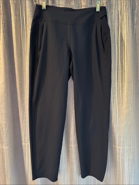 lululemon athletica Pants - Lululemon Warpstreme Multi-Pocket Mid-Rise Cropped Pant 26”. Size 6